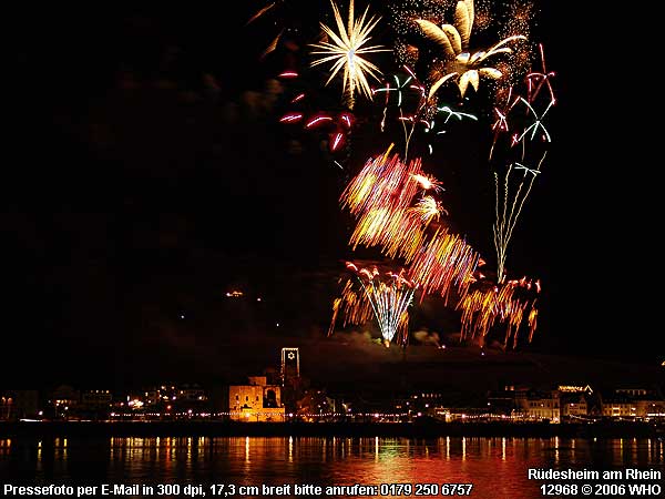 Feuerwerk bei Rüdesheim am Rhein, 12968 © 2006 WHO