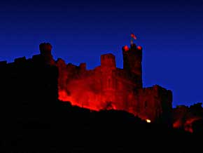 Burg Reichenstein bei Trechtingshausen beim Feuerwerk zu Rhein Feuerwerk, � 1999, Foto 25, WHO